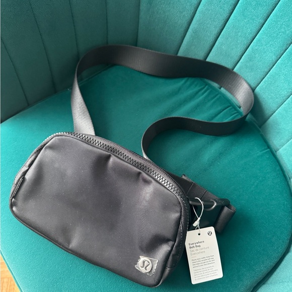 Lulu Lemon nylon fanny pack - Picture 1 of 4